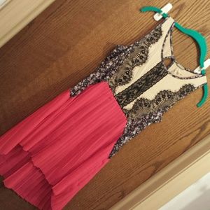 Gimmicks by BKE dressy tank